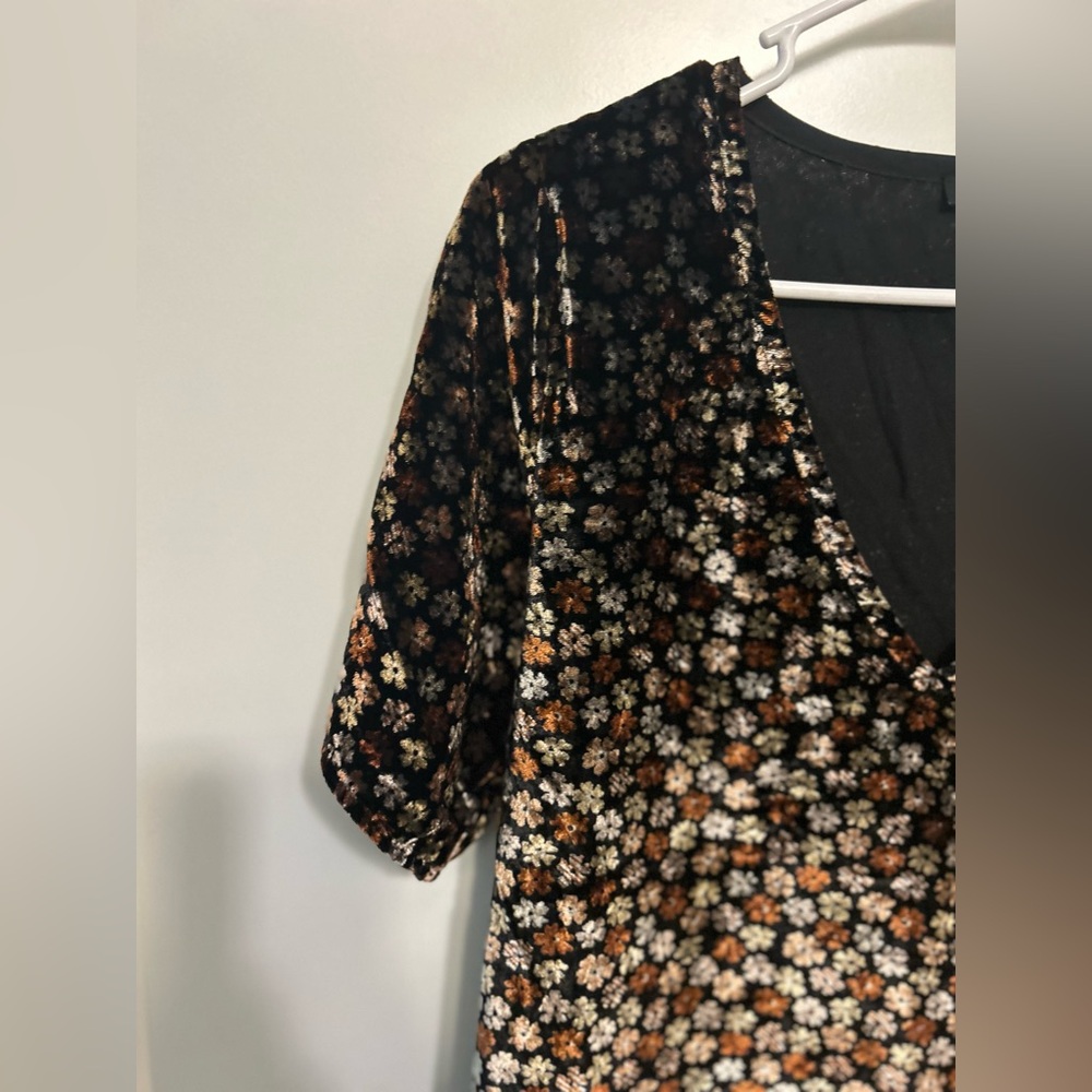Like New Madewell Velvet Tulip-Sleeve Ruffle Top in Petite Bloom - Picture 9 of 12
